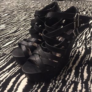Black Chunky High-Heel w/ many straps Comfortable